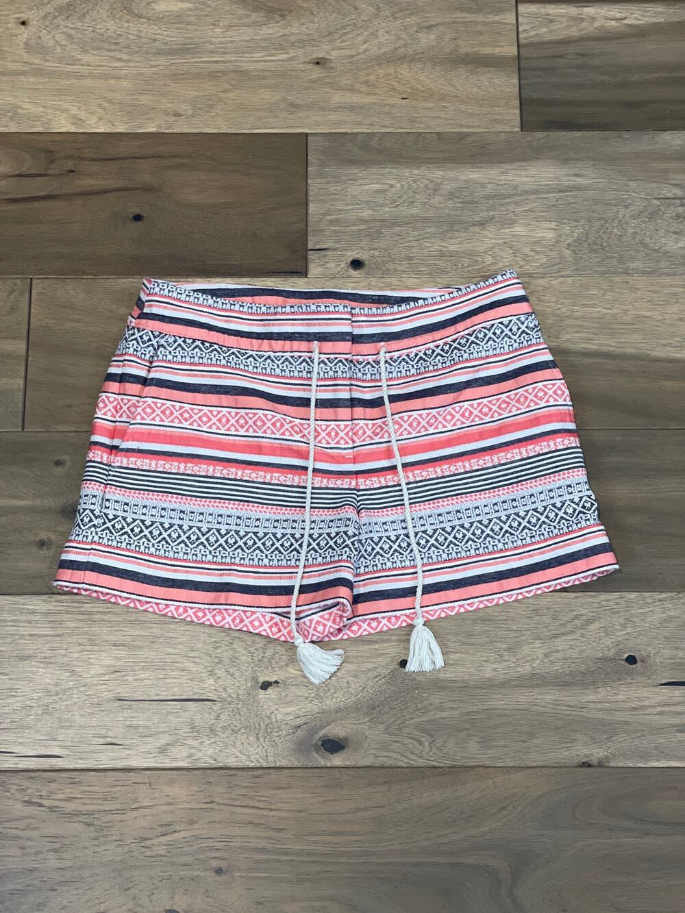LOFT Size 4 Riviera Shorts Pink, White & Black Tapestry Print with Drawstring